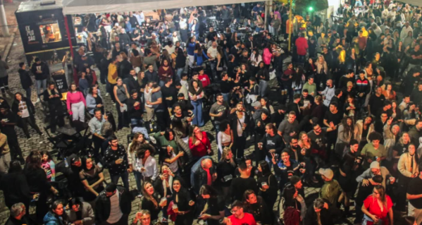 Multidão em evento motofest
